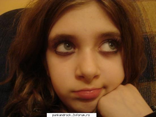 hello ma' name's dianna sh am 11 ani :rolleyes: sunt ulata plzz nu va :nono:  :finger: pics and few