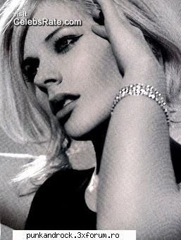 o vreau :zzz: 
 :nebun:  :nebun: poze cu avril lavigne