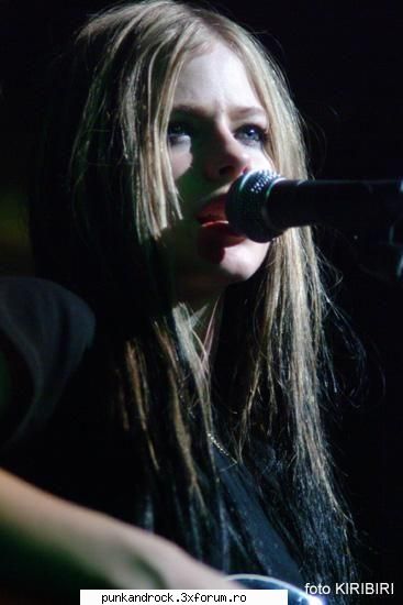 pozele vorbesc de la sine... :nebun: poze cu avril lavigne