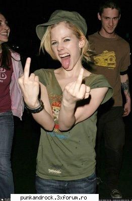 adik cum dak asc mel imi place avril? :uimit:  doamne :rotfl:  ce legatura are? :rotfl: girlfriend