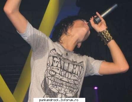 bill: si acum toti!!! ridicati mainile !!! sa vedem cine e cel mai have fun with bill