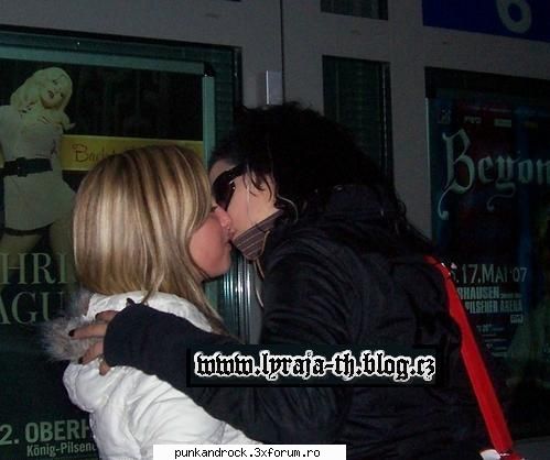 fara ochelari nu stiu sa sarut :rotfl:  :rotfl: have fun with bill