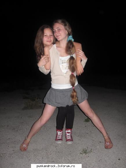 yo tot am :)  :nod:  :limba: si sunt scrisa   :nod: hi5